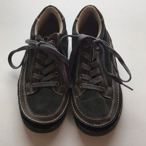 SwissGear Boys Brady shoe Size 1 Suede Leather